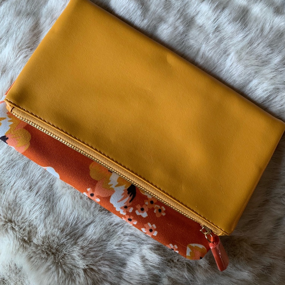 Floral clutch